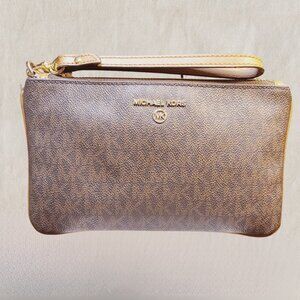 Michael Kors Logo Jet Set Charm Top-Zip Wristlet (medium)-Gold Tone Color